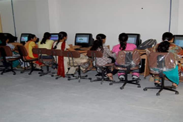 Smt NM Padalia Pharmacy College campus in Ahmedabad, Gujarat, India — photo 3