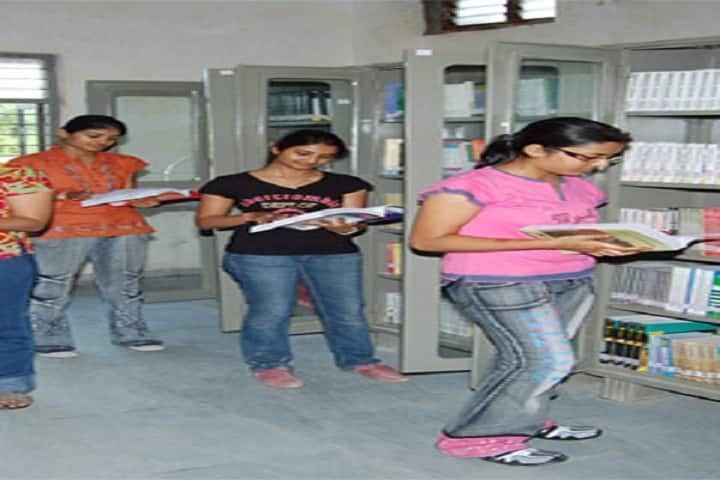 Smt NM Padalia Pharmacy College campus in Ahmedabad, Gujarat, India — photo 5