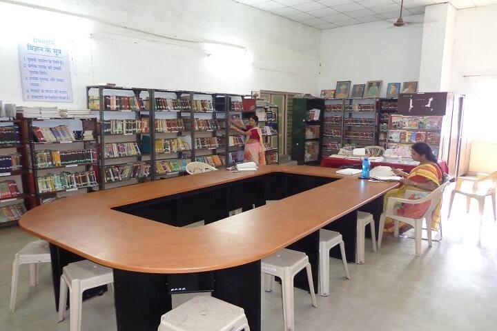 Hitkarini Prashikshan Mahila Mahavidyalaya campus in Jabalpur, Madhya Pradesh, India — photo 3