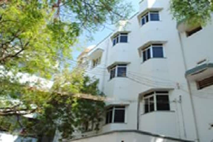 Ultra College of Pharmacy campus in Madurai, Tamil Nadu, India — photo 1