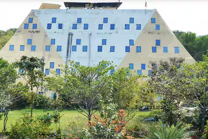 Ujjain Institute of Pharmaceutical Sciences campus in Ujjain, Madhya Pradesh, India — photo 1