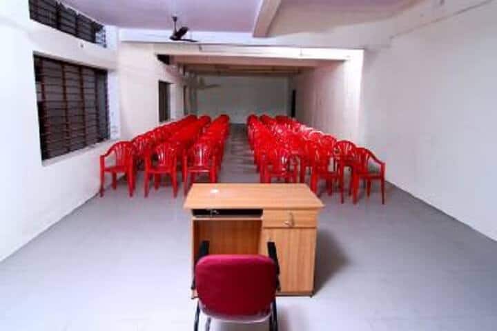 Triveni Institute of Pharmacy campus in Thrissur, Kerala, India — photo 2