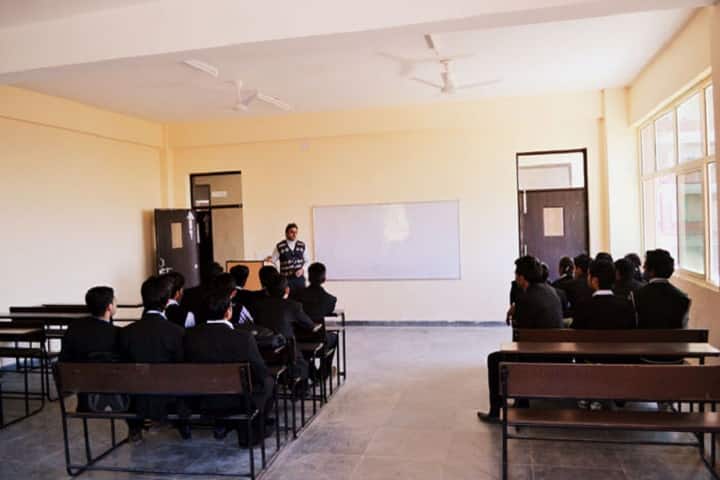 Career Point University campus in Hamirpur, Himachal Pradesh, India — photo 2