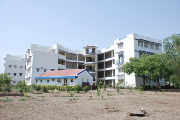 Smt Champaben Vasantbhai Gajera Pharmacy Mahila College campus in Amreli, Gujarat, India — photo 1