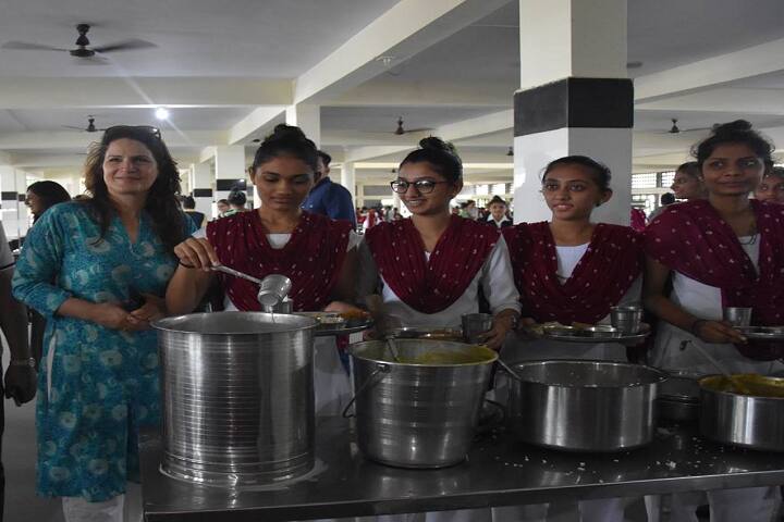 Smt Champaben Vasantbhai Gajera Pharmacy Mahila College campus in Amreli, Gujarat, India — photo 3