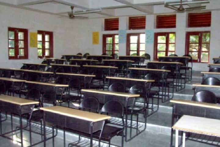 Smt Champaben Vasantbhai Gajera Pharmacy Mahila College campus in Amreli, Gujarat, India — photo 5