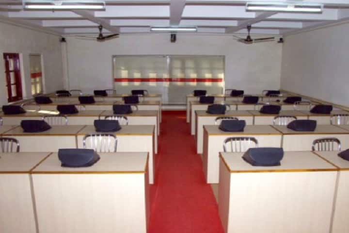 Smt Champaben Vasantbhai Gajera Pharmacy Mahila College campus in Amreli, Gujarat, India — photo 6