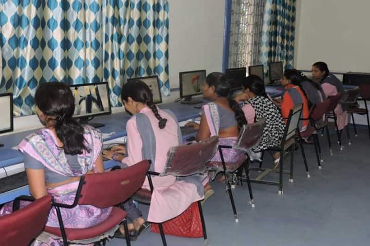 Shri Vaishnav College of Teacher's Training campus in Indore, Madhya Pradesh, India — photo 3