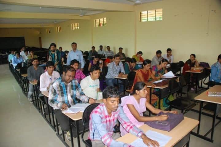 Swami Vivekanand Shiksha Mahavidyalay campus in Indore, Madhya Pradesh, India — photo 2