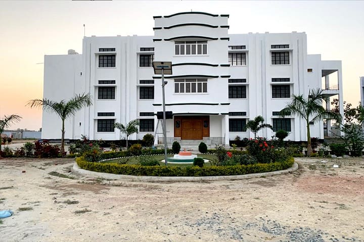 Smt Champa Devi Shiksha Prakshishan College campus in Gorakhpur, Uttar Pradesh, India — photo 1