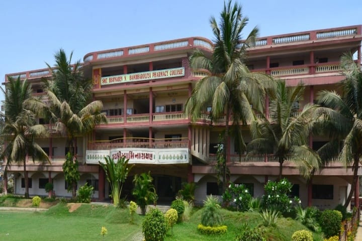Smt BNB Swaminarayan Pharmacy College campus in Vapi, Gujarat, India — photo 1