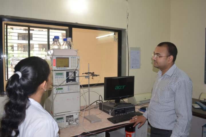 Smt BNB Swaminarayan Pharmacy College campus in Vapi, Gujarat, India — photo 2