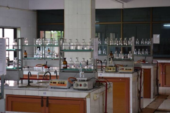 Smt BNB Swaminarayan Pharmacy College campus in Vapi, Gujarat, India — photo 3
