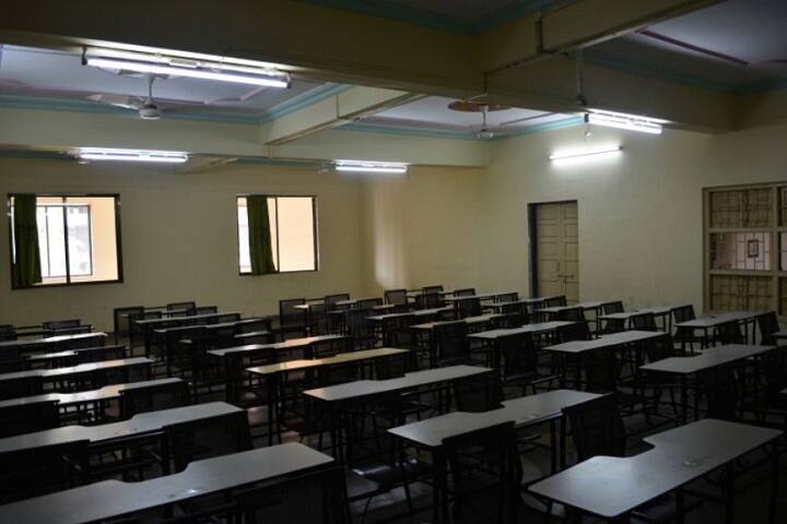 Smt BNB Swaminarayan Pharmacy College campus in Vapi, Gujarat, India — photo 4