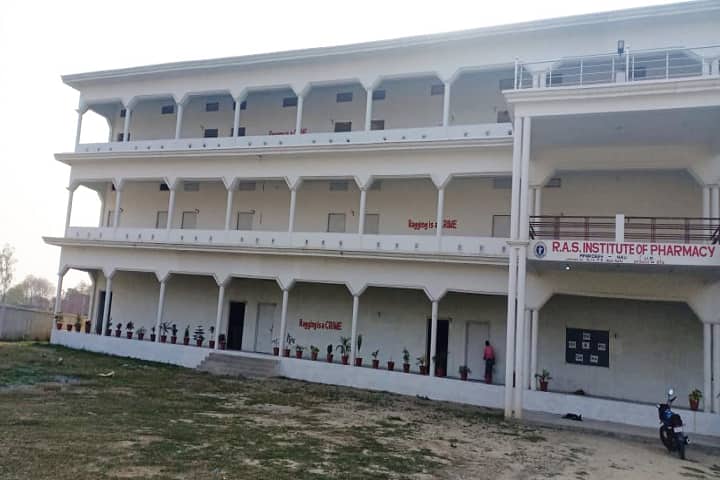 RAS Institute of Pharmacy campus in Maudaha, Uttar Pradesh, India — photo 1