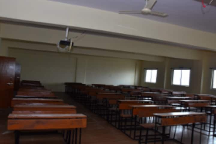 Pharate Patil Multisuper Speciality Ayurved Hospital campus in Pune, Maharashtra, India — photo 5