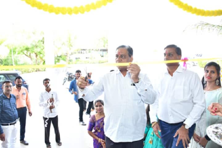 Shri Prakashchand Jain Homoeopathic Medical College campus in Jalgaon, Maharashtra, India — photo 3