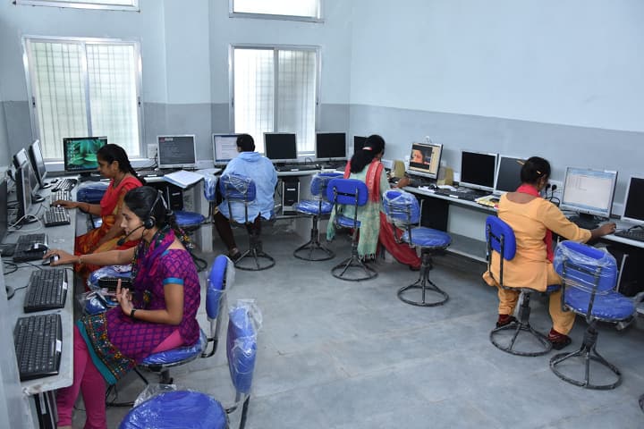 Shri Gujarati Samaj B Ed College campus in Indore, Madhya Pradesh, India — photo 5