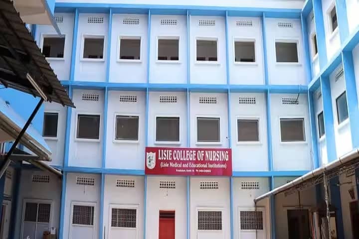Lisie College of Nursing campus in Ernakulam, Kerala, India — photo 1