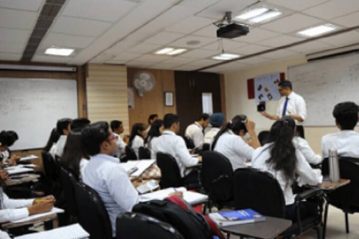 Hari Jyot College of Optometry campus in Navsari, Gujarat, India — photo 1