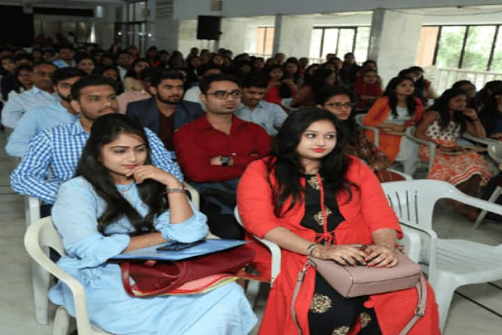 Hari Jyot College of Optometry campus in Navsari, Gujarat, India — photo 2