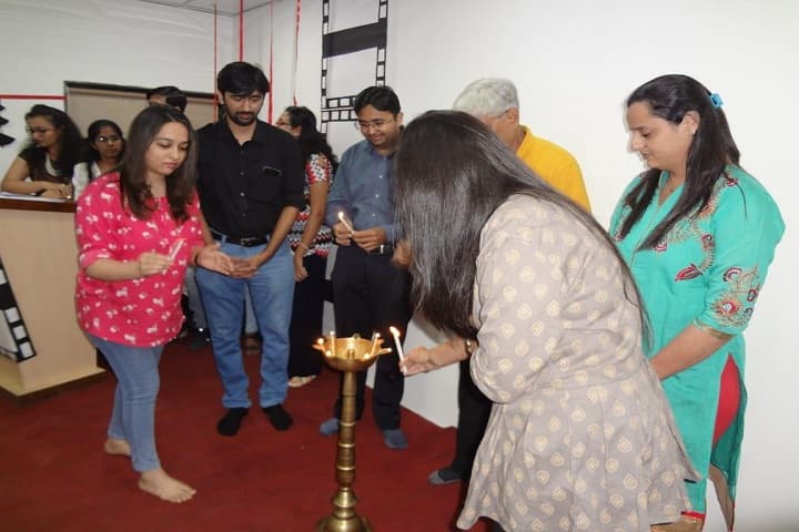 Hari Jyot College of Optometry campus in Navsari, Gujarat, India — photo 6