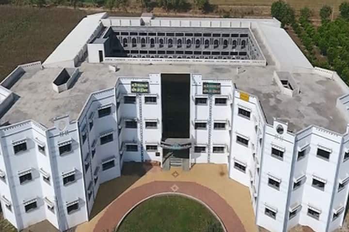Swatantrya Vir Ganpatrao Ingle College of Horticulture campus in Jalgaon, Maharashtra, India — photo 1
