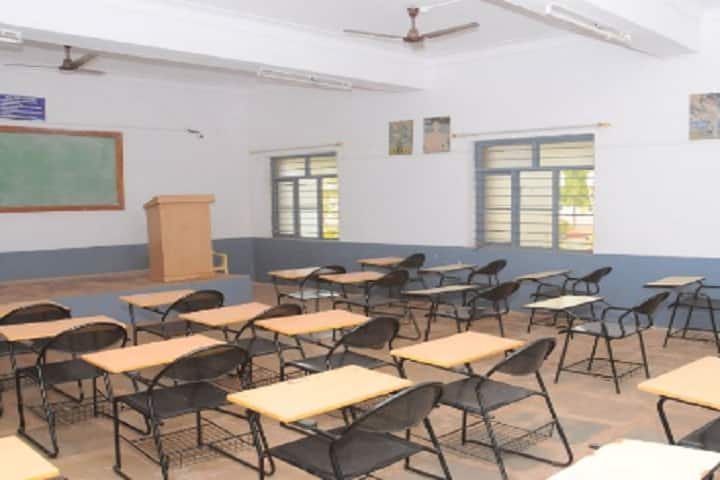 BVV Sanghas Basaveshwar College of Physical Education campus in Bagalkot, Karnataka, India — photo 2