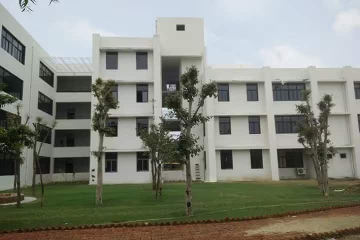 Khyati College of Nursing campus in Ahmedabad, Gujarat, India — photo 1