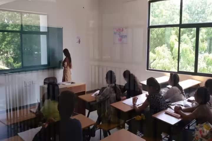 Khyati College of Nursing campus in Ahmedabad, Gujarat, India — photo 2