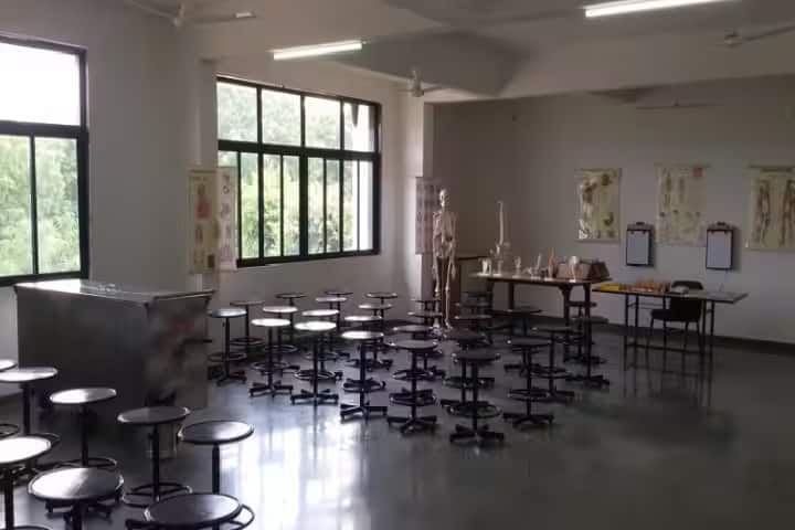 Khyati College of Nursing campus in Ahmedabad, Gujarat, India — photo 3