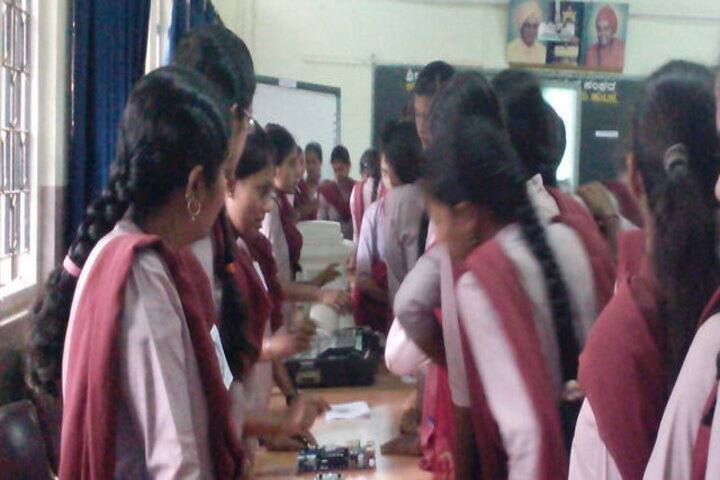 SJMVS Arts and Commerce College for Women campus in Hubli, Karnataka, India — photo 6