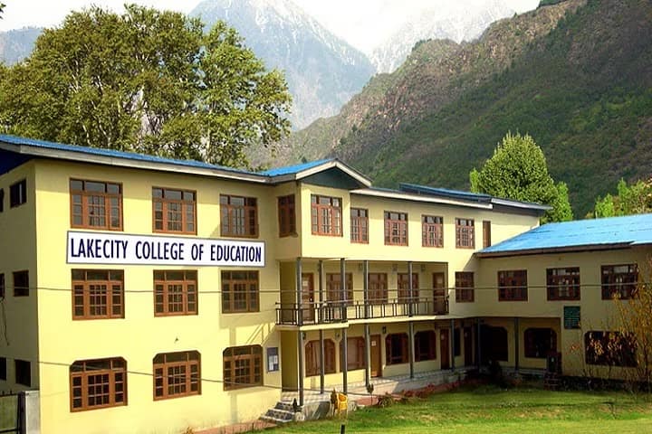 Lakecity College of Education campus in Srinagar, Jammu and Kashmir, India — photo 1