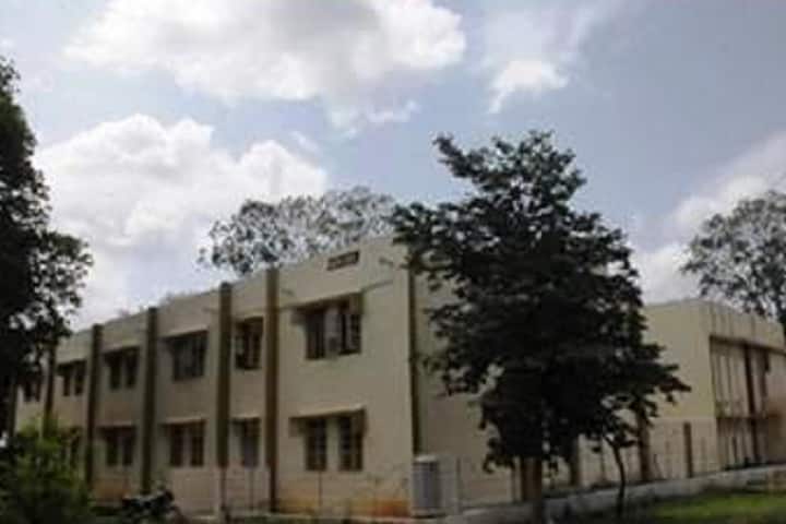Sir Dr M S Gosavi College of Pharmaceutical Education and Research campus in Nashik, Maharashtra, India — photo 2