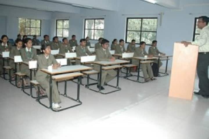 Sir Dr M S Gosavi College of Pharmaceutical Education and Research campus in Nashik, Maharashtra, India — photo 4