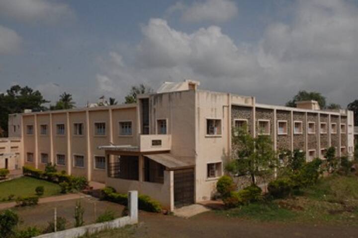 Sir Dr M S Gosavi College of Pharmaceutical Education and Research campus in Nashik, Maharashtra, India — photo 5