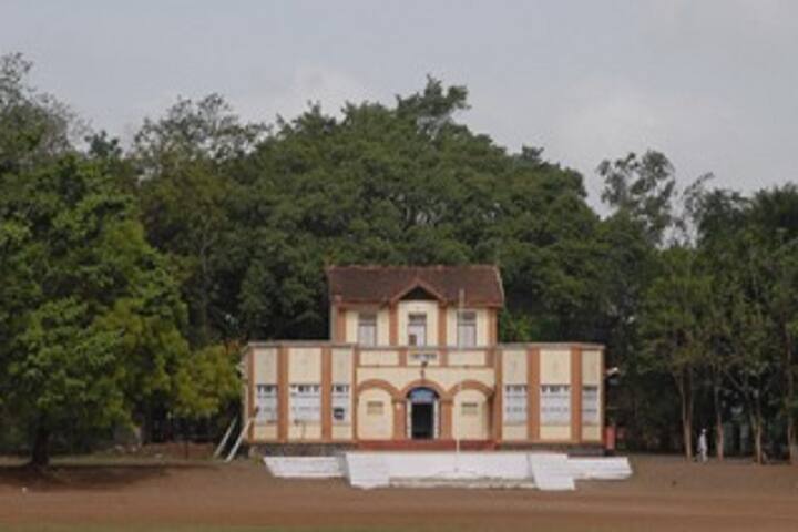 Sir Dr M S Gosavi College of Pharmaceutical Education and Research campus in Nashik, Maharashtra, India — photo 6