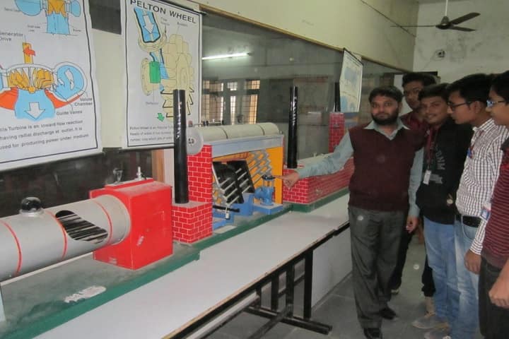 VPMP Polytechnic campus in Gandhinagar, Gujarat, India — photo 3