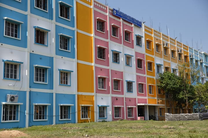 Calcutta Institute of Pharmaceutical Technology and Allied Health Sciences, Howrah campus in Howrah, West Bengal, India