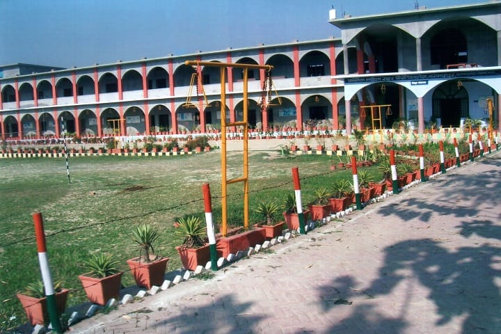 Public Mahila Sahar Degree College campus in Mau, Uttar Pradesh, India — photo 1
