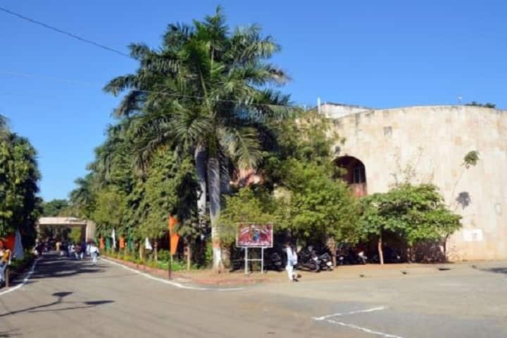 Government Geetanjali Girls Post Graduate College campus in Bhopal, Madhya Pradesh, India — photo 2