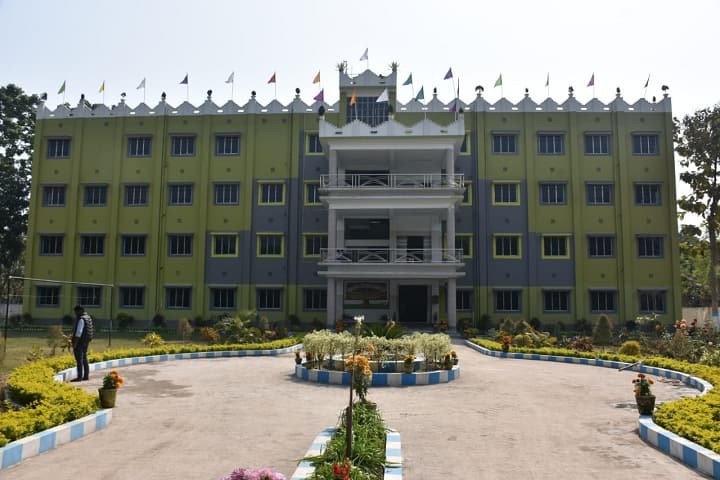 Tarifa Memorial Institute of Pharmacy campus in Murshidabad, West Bengal, India — photo 2