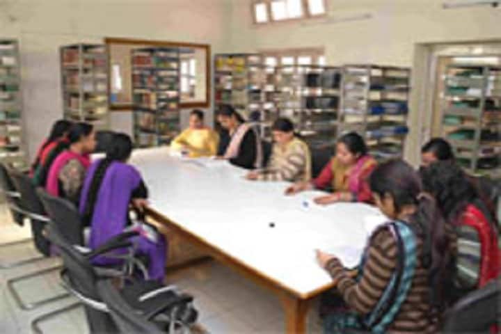 Dr Ganesh Dass DAV College of Education for Women campus in Karnal, Haryana, India — photo 3