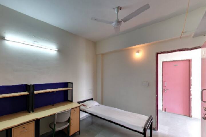 Indus Institute of Management Studies campus in Ahmedabad, Gujarat, India — photo 4