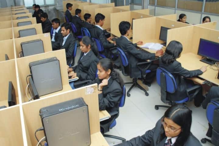Sanjeevan Group of Institutions campus in Kolhapur, Maharashtra, India — photo 3