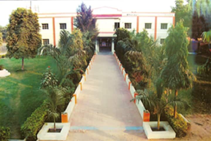 Smt Patel Manjulaben Vitthalbhai College of Education campus in Vijapur, Gujarat, India — photo 1