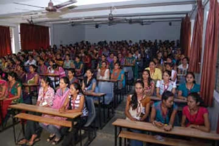 Shri Sardar Patel Kelvani Mandal Mahila B Ed College campus in Jetpur, Gujarat, India — photo 2