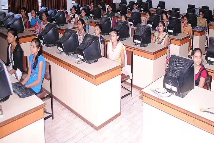 Shri Sardar Patel Kelvani Mandal Mahila B Ed College campus in Jetpur, Gujarat, India — photo 3