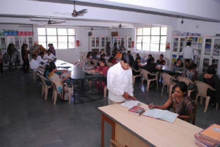 Shri Sardar Patel Kelvani Mandal Mahila B Ed College campus in Jetpur, Gujarat, India — photo 4