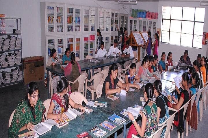 Shri Sardar Patel Kelvani Mandal Mahila B Ed College campus in Jetpur, Gujarat, India — photo 5